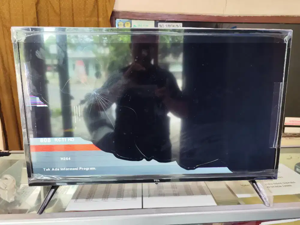 LED TV TCL 32inch Layar pecah