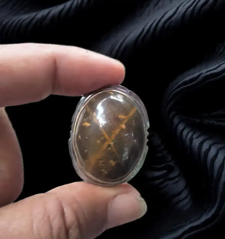 Batu tapak jalak serat emas