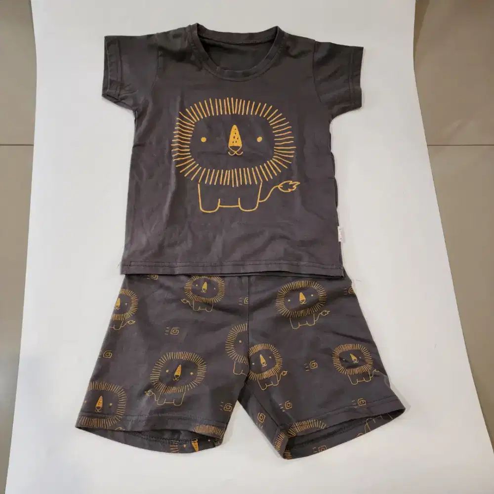 Baju tidur setelan anak laki laki usia 3-5 tahun preloved