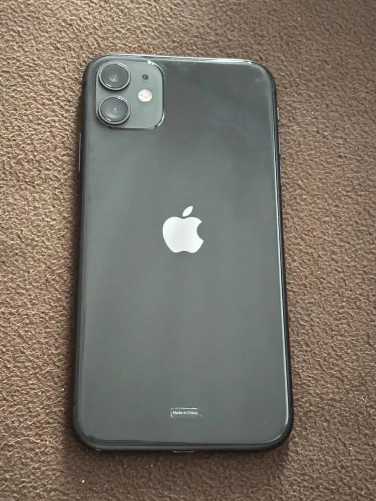 Dijual Iphone 11 64 GB kondisi mulus