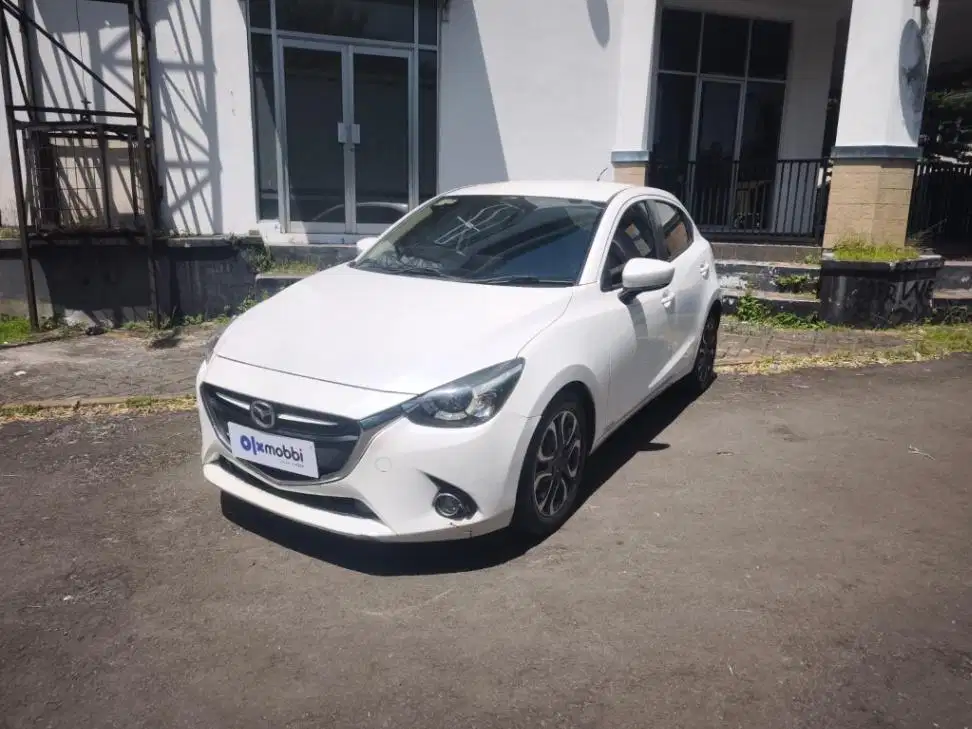 Pajak Panjang - MAZDA 2 1.5 SKYACTIV BENSIN A/T 2015 PUTIH
