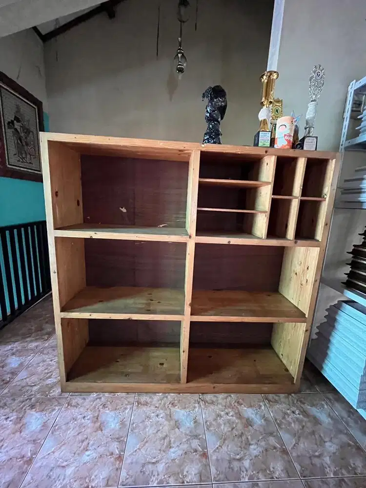 Lemari buku custom