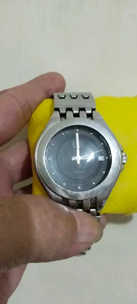 Jam tangan Guess