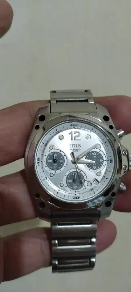 Jam tangan Titus
