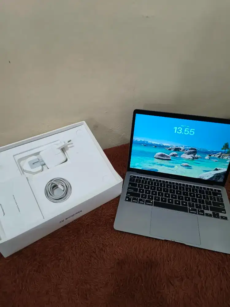 Macbook Air M18/256 Original Fullset Mulus Jual Cepat