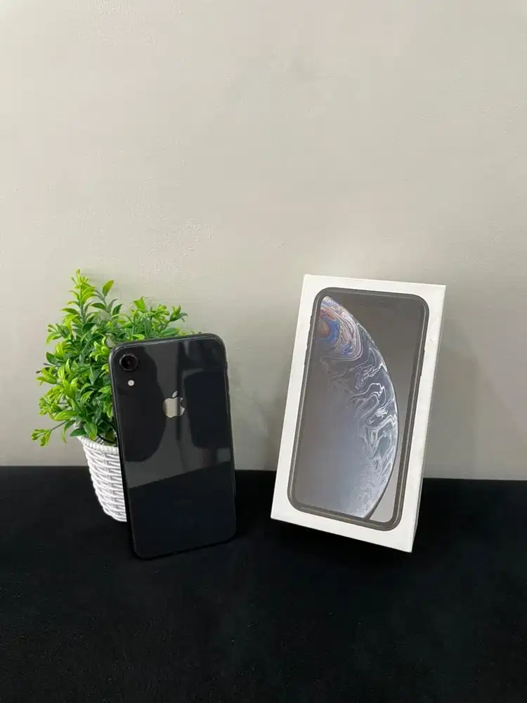IPhone XR 64GB Black mulus Fullset BH 100% Sinyal Permanent