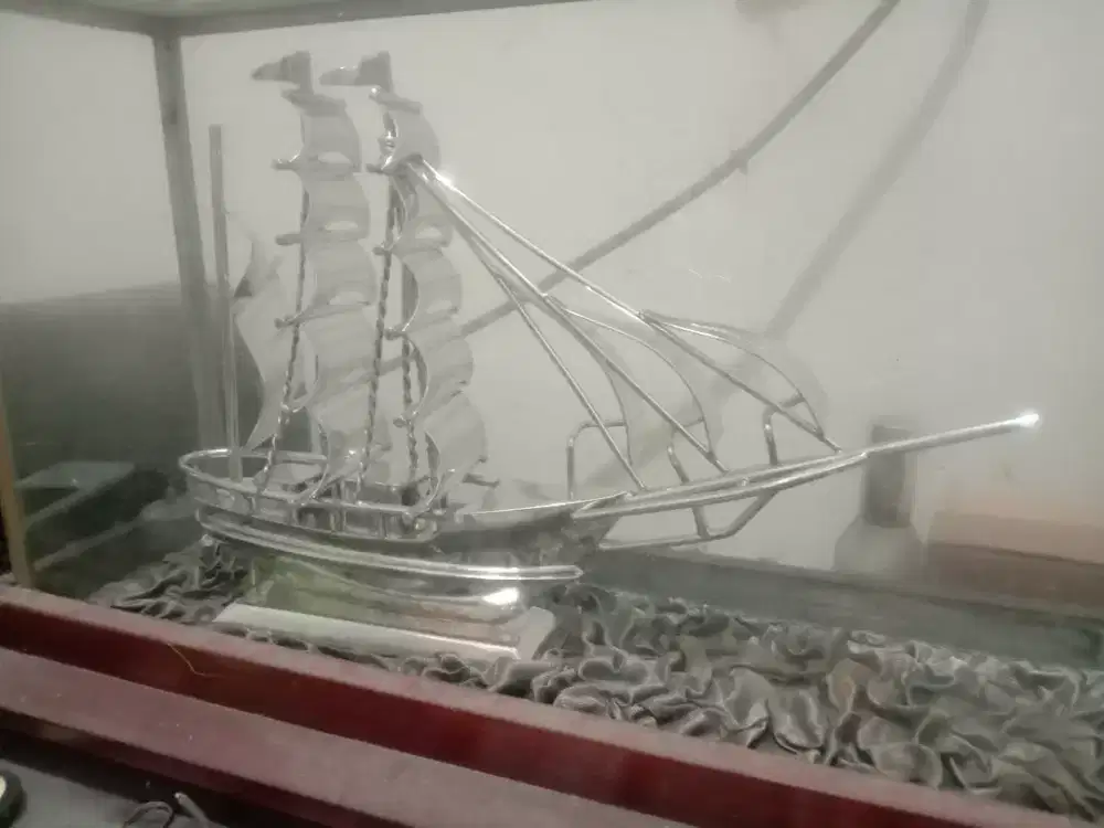 Miniatur Kapal Phinisi Timah