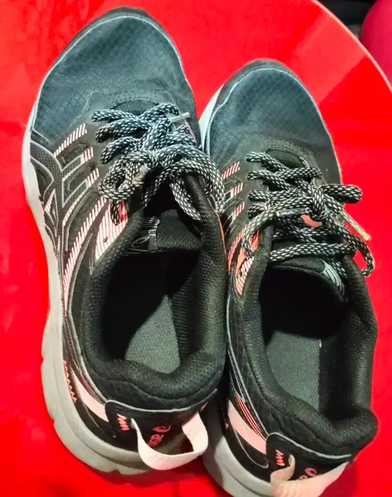 Sepatu lari Asics original trail scout size 40 dijual rugi