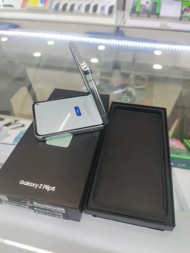 Samsung Z Flip 5 ram 8/256 Gb