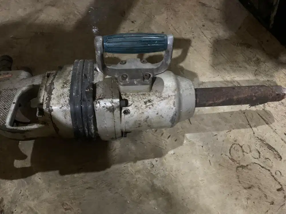 Impact angin untuk baut dan mur