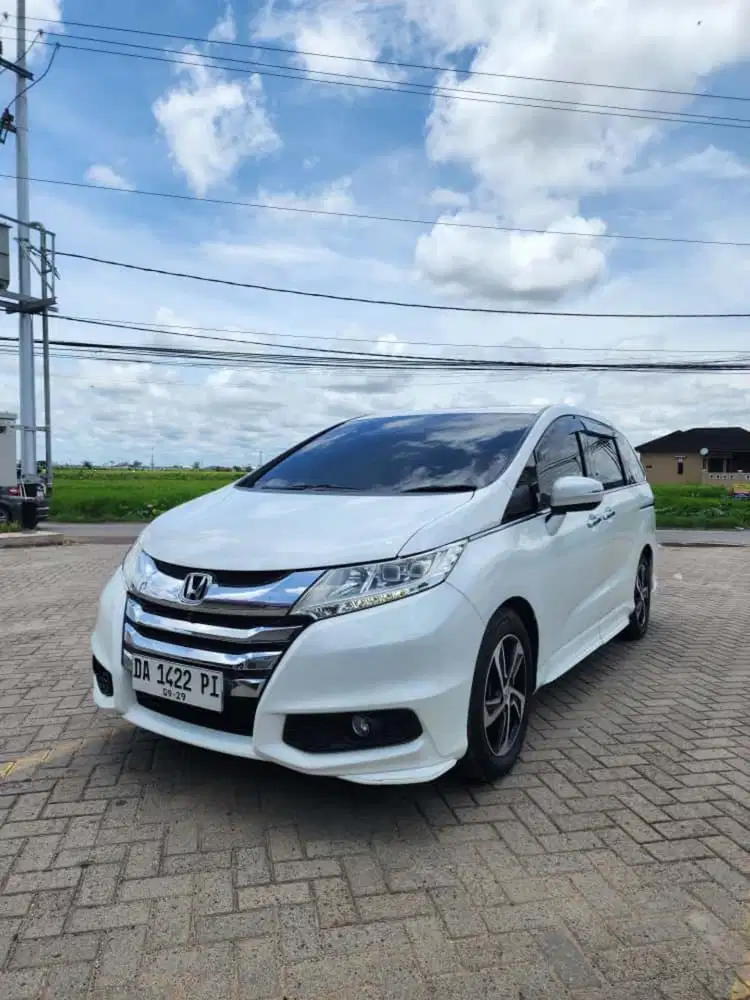 Honda Oddysey E Prestige 2.4 2014 AT Premium
