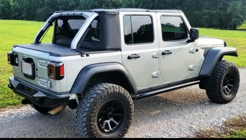 SOFTOP CALIFORNIA TOP JL 4 DOOR KONDISI 90 %