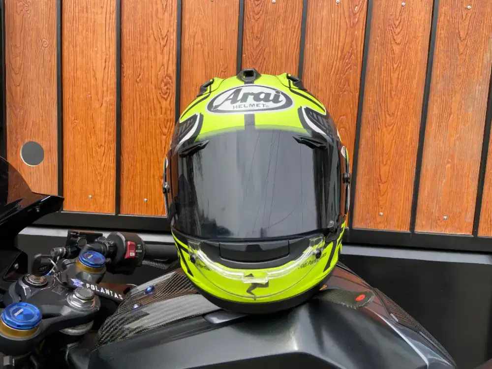 Helm Arai Fullface dan Hallface