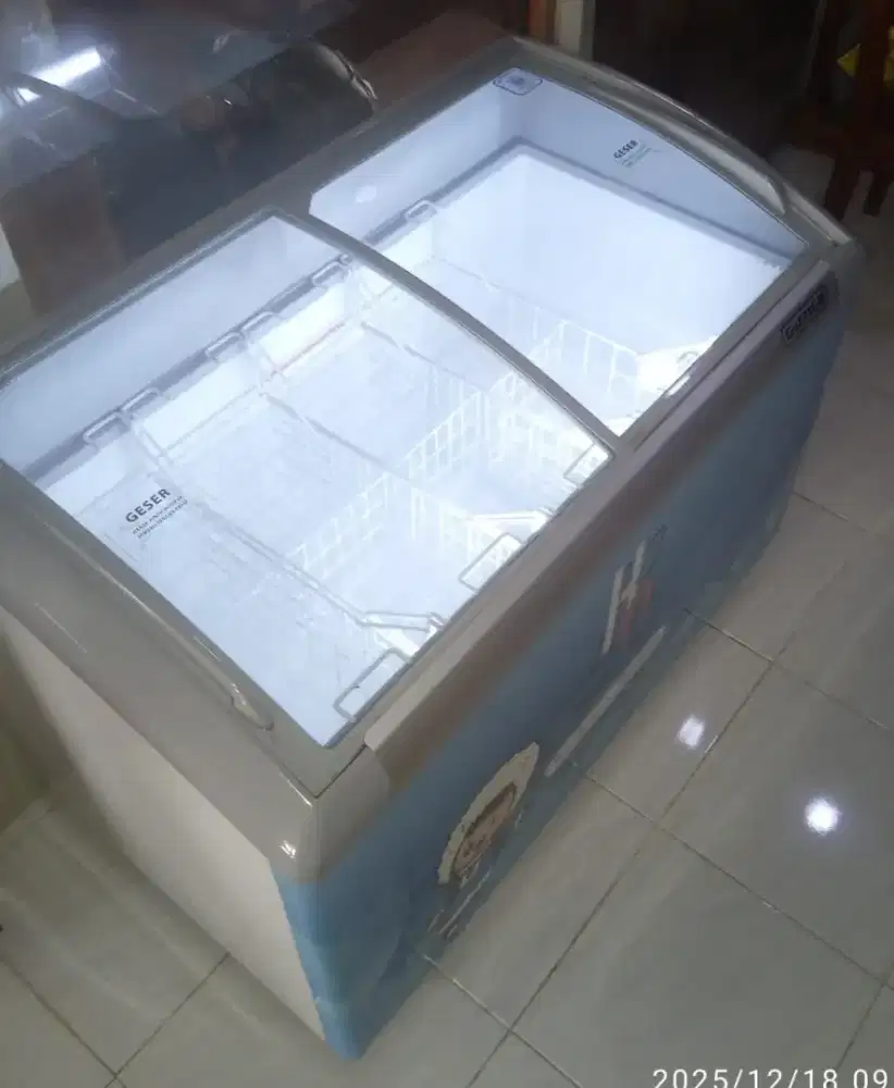 Dijual Freezer Sliding, Showcase dan Manekin