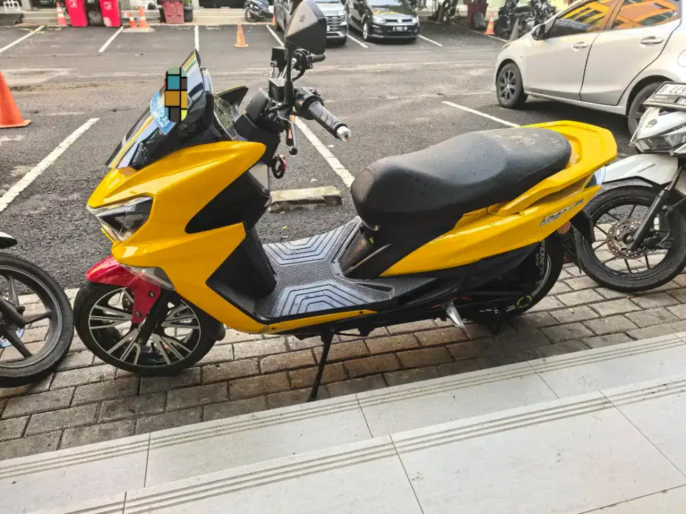 Dijual Fox R warna kuning, Juli 2024