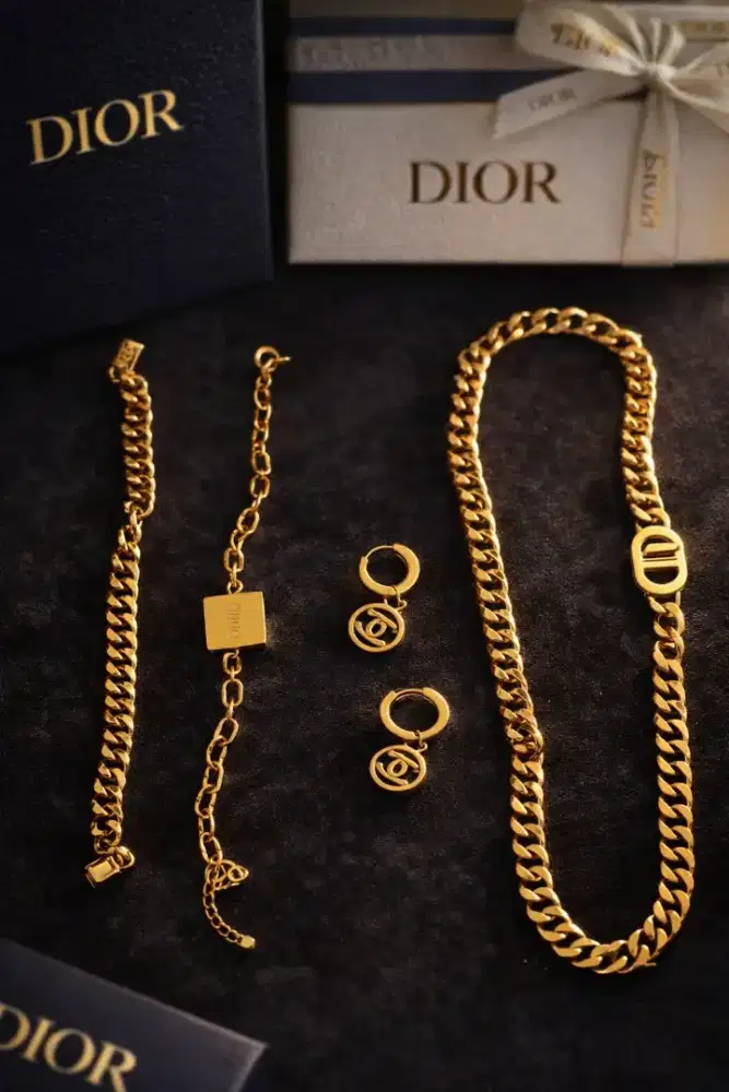 Perhiasan merk dior