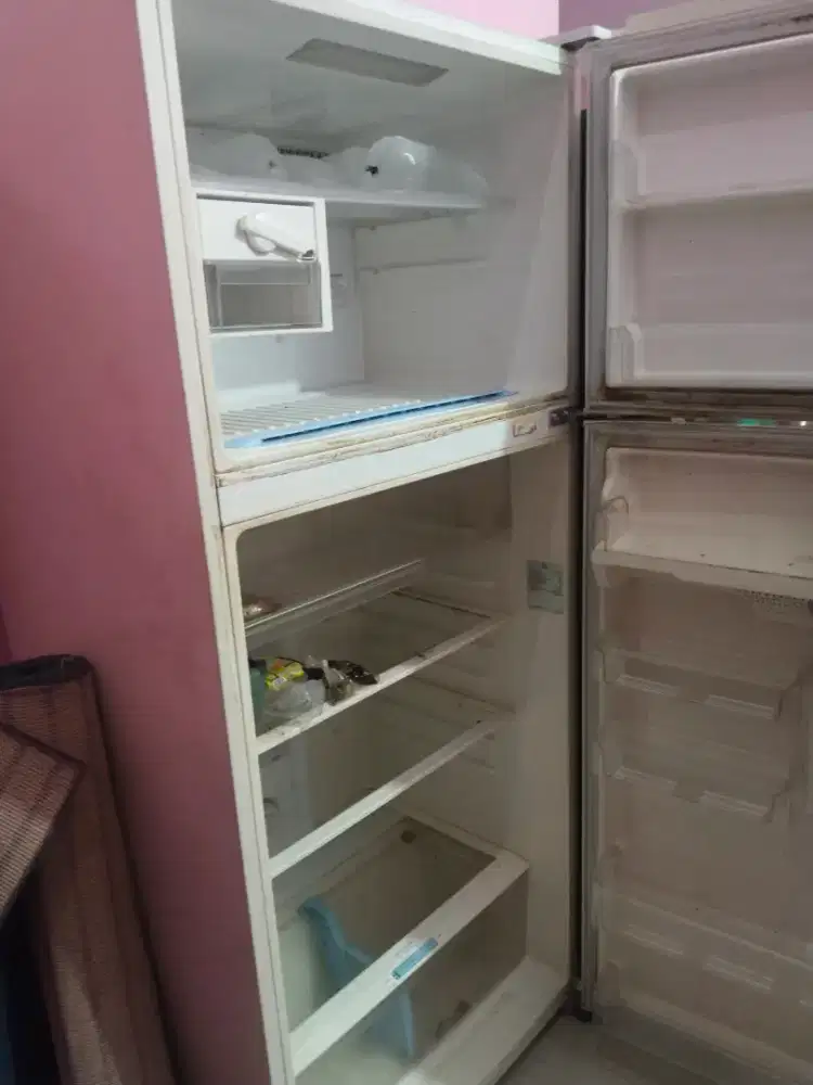 Jual mesin cuci dan kulkas bekas