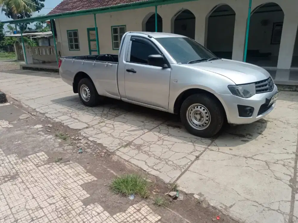 Mitsubishi Strada Triton Solar 2014 4x2 pajak baru Istimewa