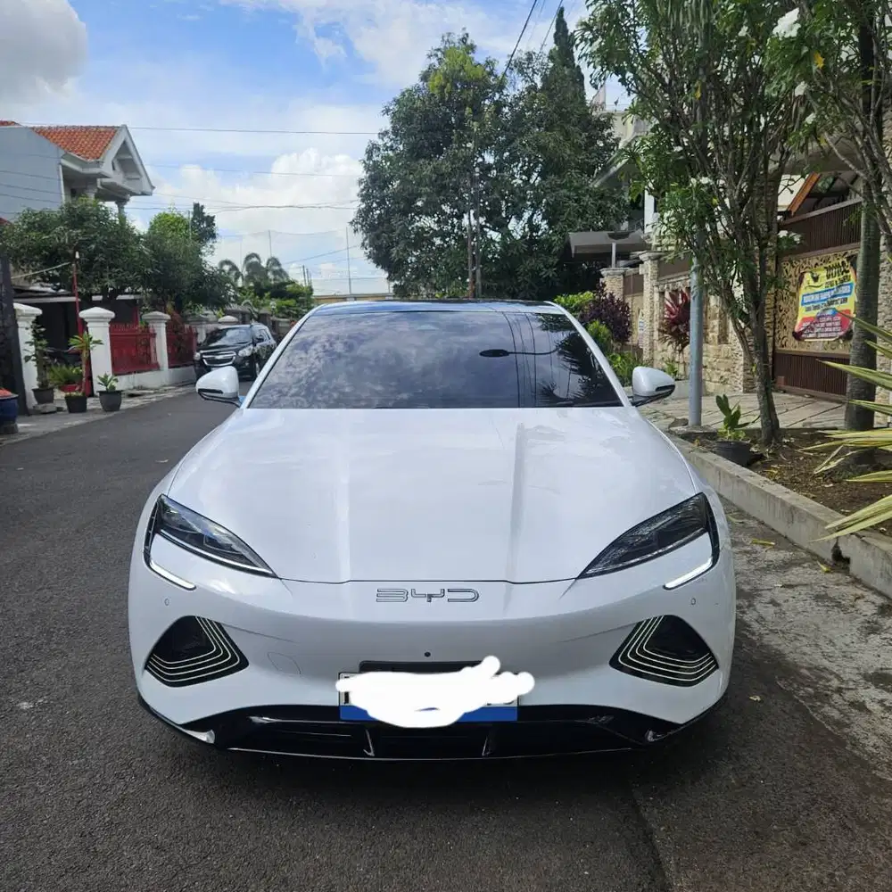 BYD Seal Premium Extended Range Sedan White / Putih 4x2 2024