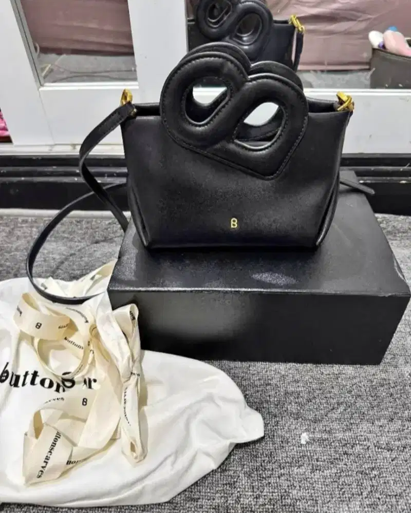 Jual cepat Tas Buttonscarves Nina Small Black Originl Like New Lengkap