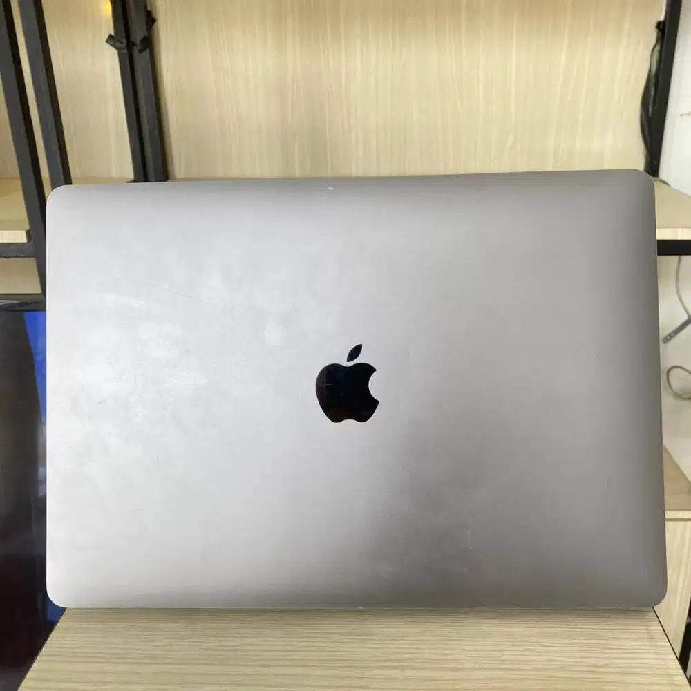 Macbook Air M1 2020 13” 8GB//128GB Layar Retina