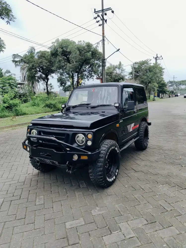 Suzuki Jimny 1983 Bensin