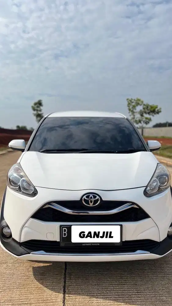 Toyota Sienta V 2021 Putih