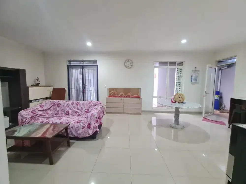 Rumah 2 Lantai 10X20 di Suvarna Sutera Full Furnished Siap Huni