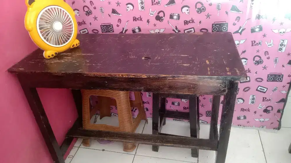 Di Jual meja + bangku perset