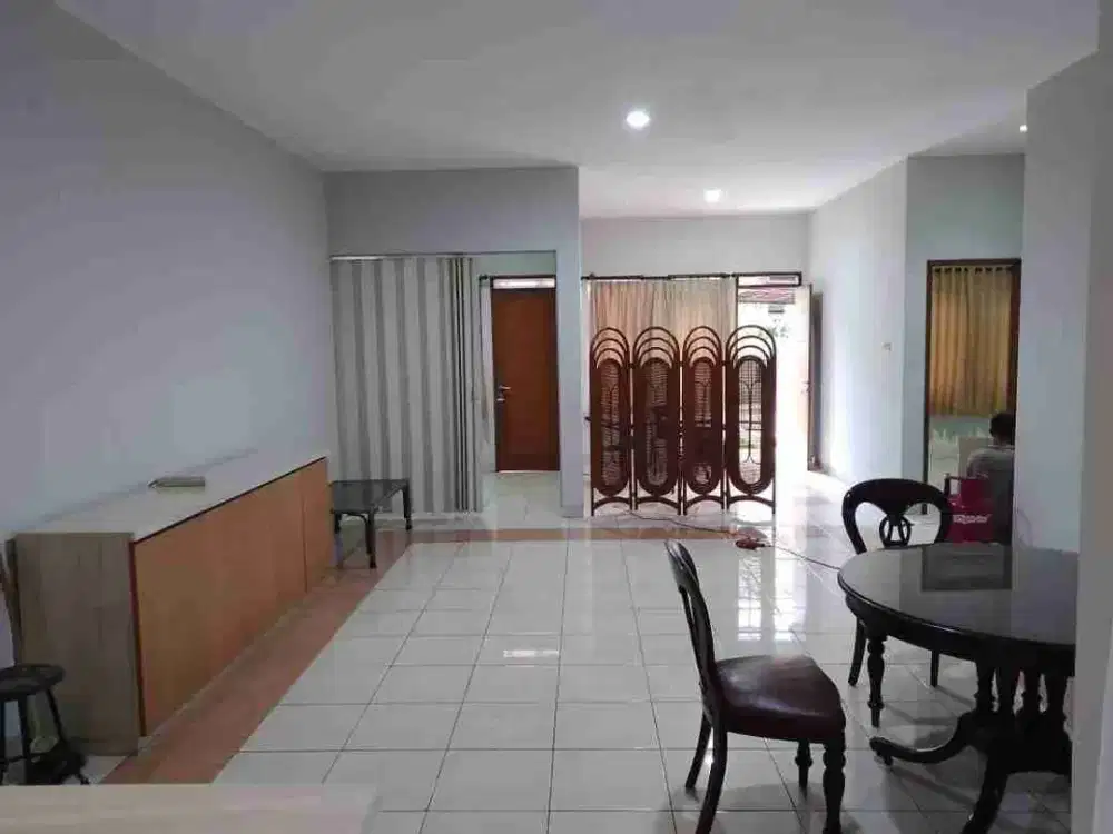 Disewakan Rumah Nyaman dan Terawat Semi Furnished di Pondok Hijau