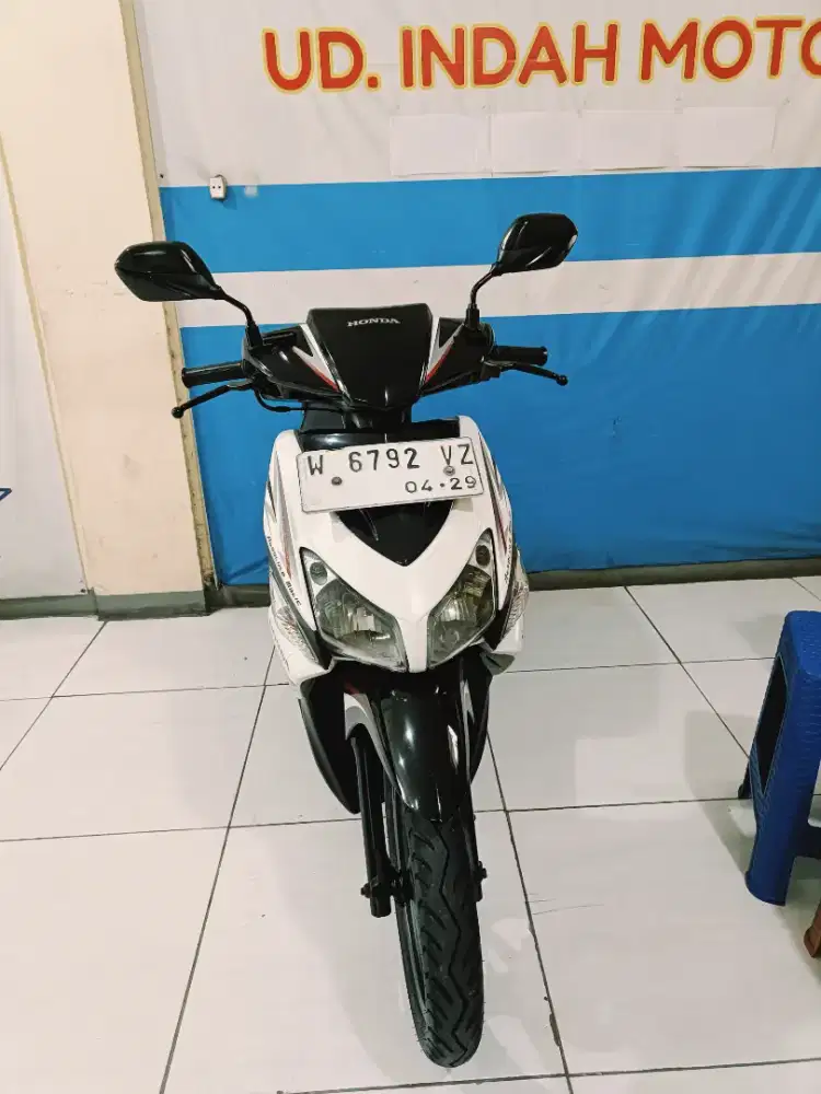 Putih hitam HONDA VARIO KARBURATOR 110 CW 2014 BISA NEGO HARGA