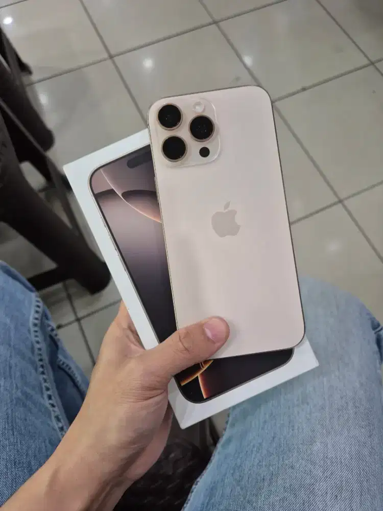 iPhone 16 Pro Max 256 GB Dessert Titanium Like New