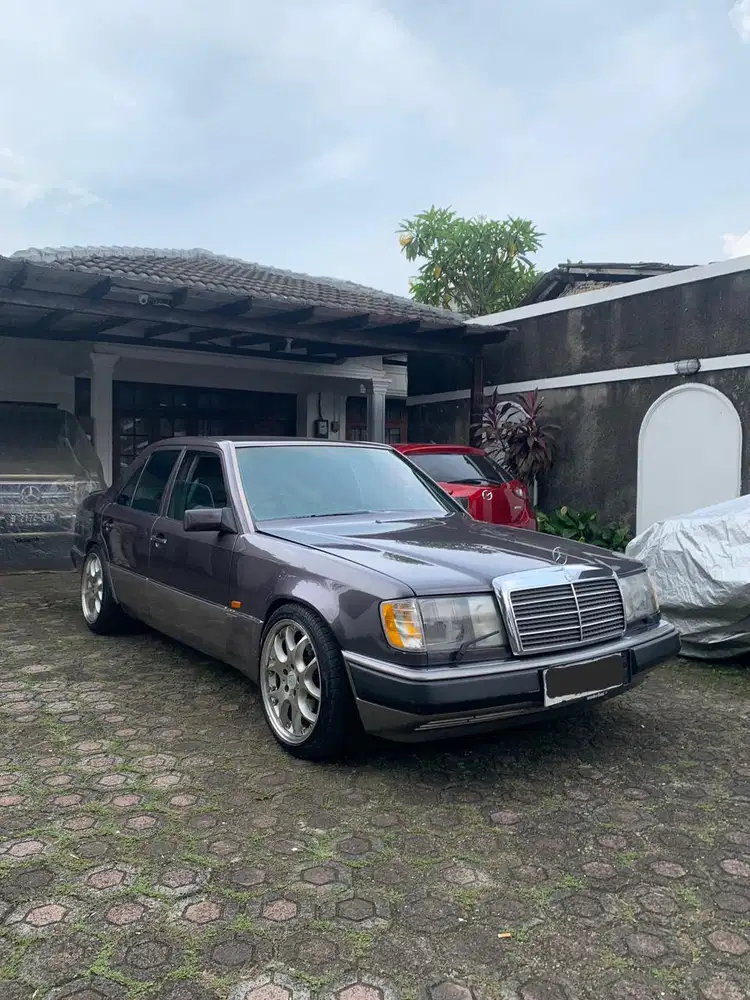 Mercedes-Benz E300 1992 Bensin