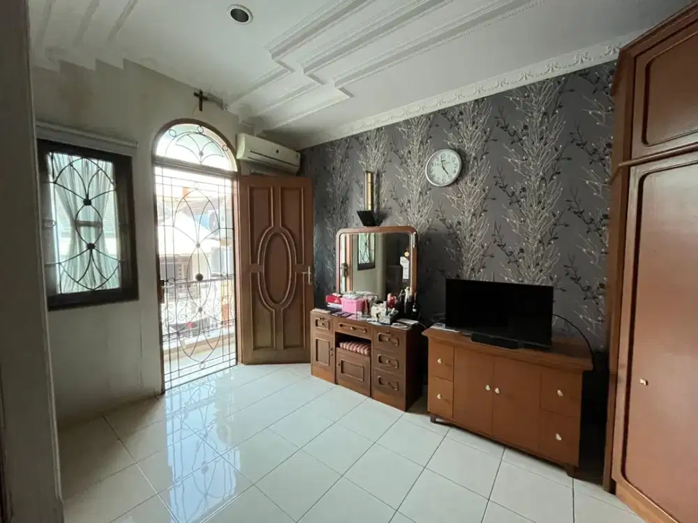Rumah 3 Lantai Bagus Semi Furnished Siap Huni Sunter