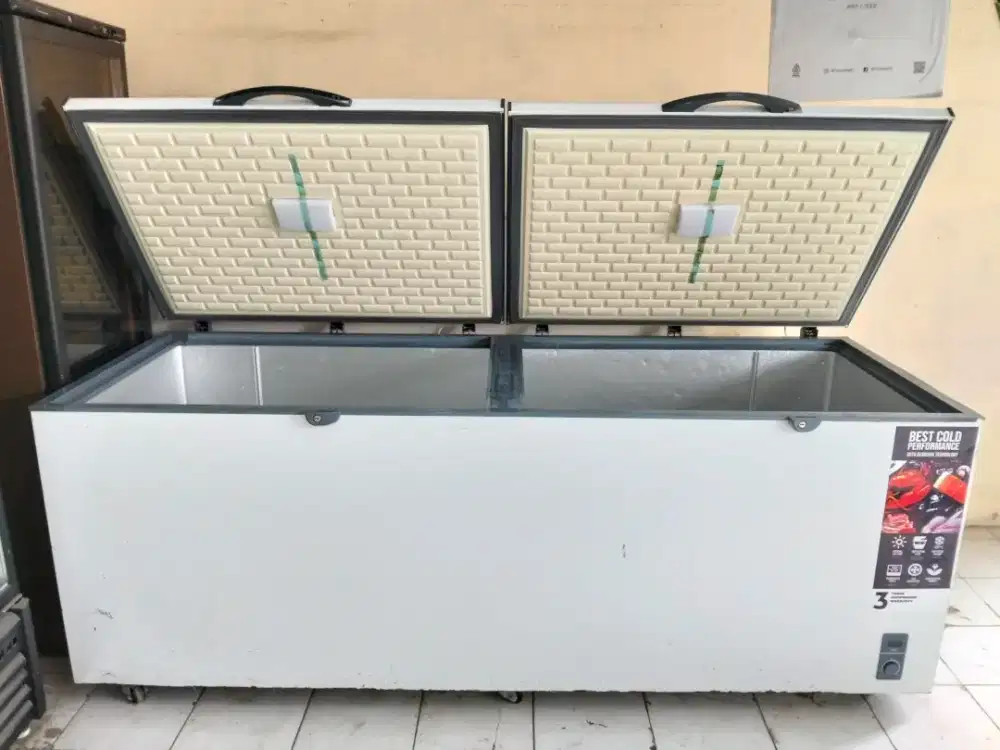 Chest Frezeer GEA 1200 L