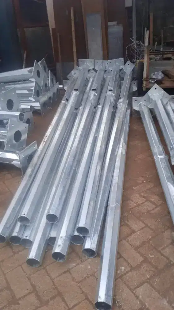 1 Paket Tiang PJU dan Lampu PJU