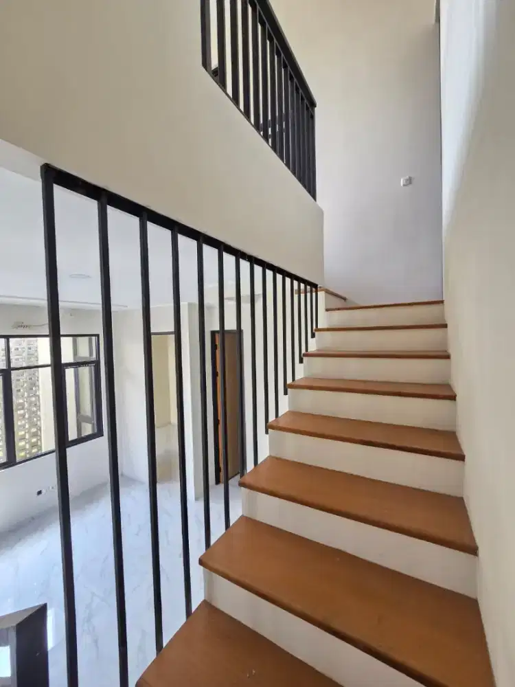 DIJUAL RUMAH MEWAH BARU 2 LANTAI JARANG ADA GERCEP NEGO DEAL