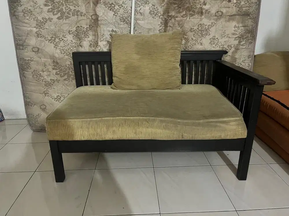 Preloved sofa kayu murah