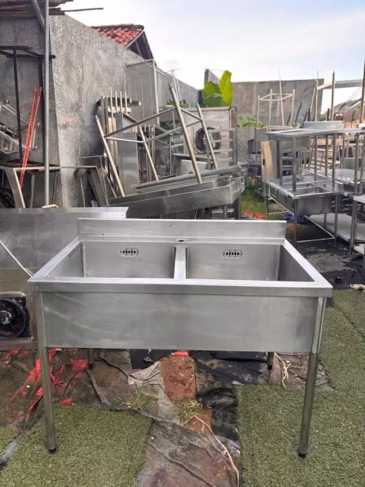 SINK 2 LUBANG

Ukuran 120x75x85
Lubangnya 52x55x25