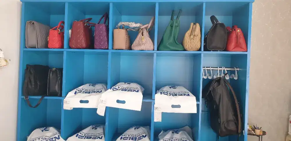 Shoe Cleaner / crew Cuci Sepatu