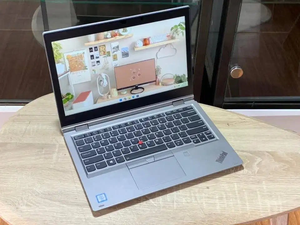 Lenovo Thinkpad Yoga L380 Corei5-8250 Touchscreen Flip with Stylus Pen