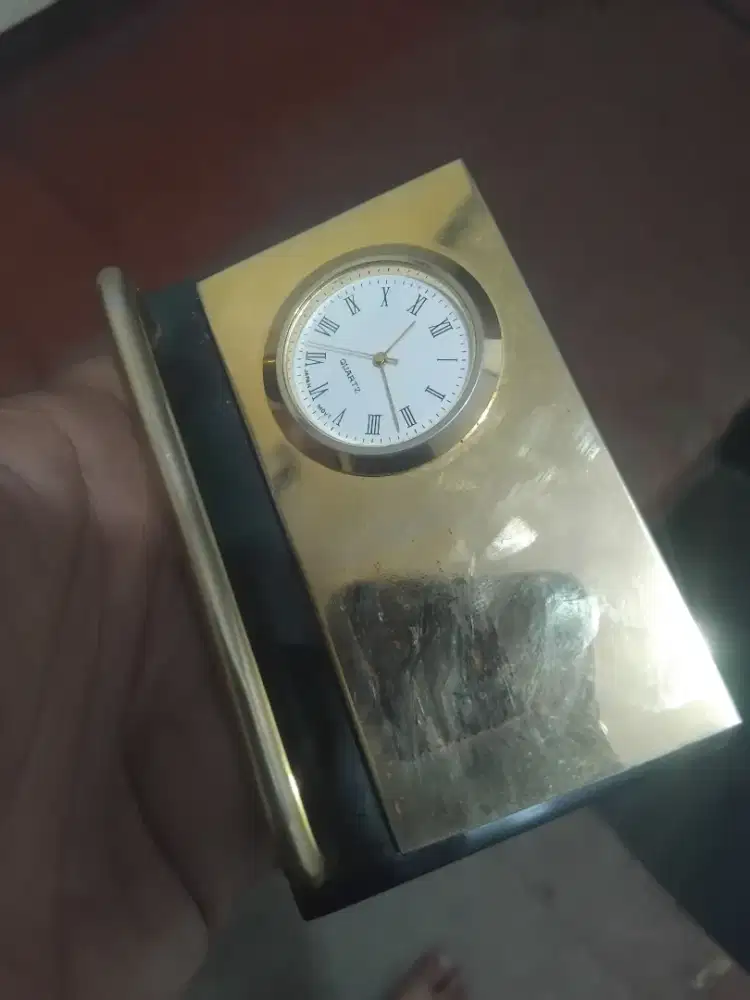 Jam meja antik kuningan