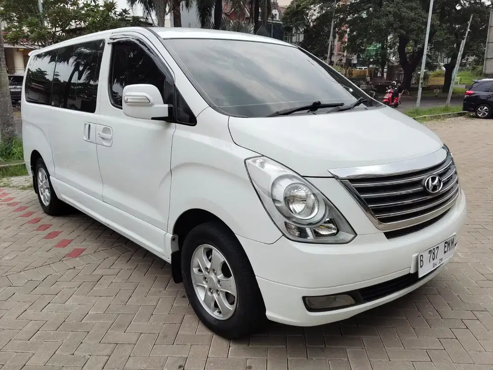 Hyundai H 1 2.4 Elegance At 2014 12 seat cash 119jt