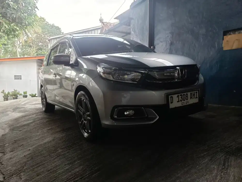 Bismillah numpang jual Honda mobilio S. No. D. Abu muda. 2018.mt