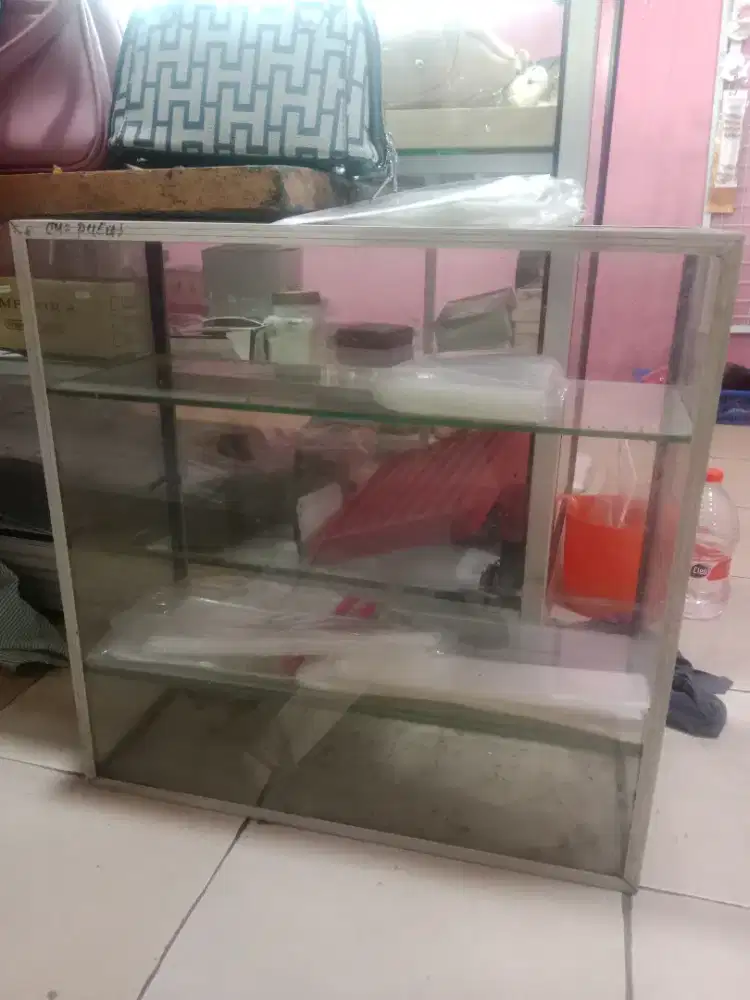Etalase kecil buat rokok