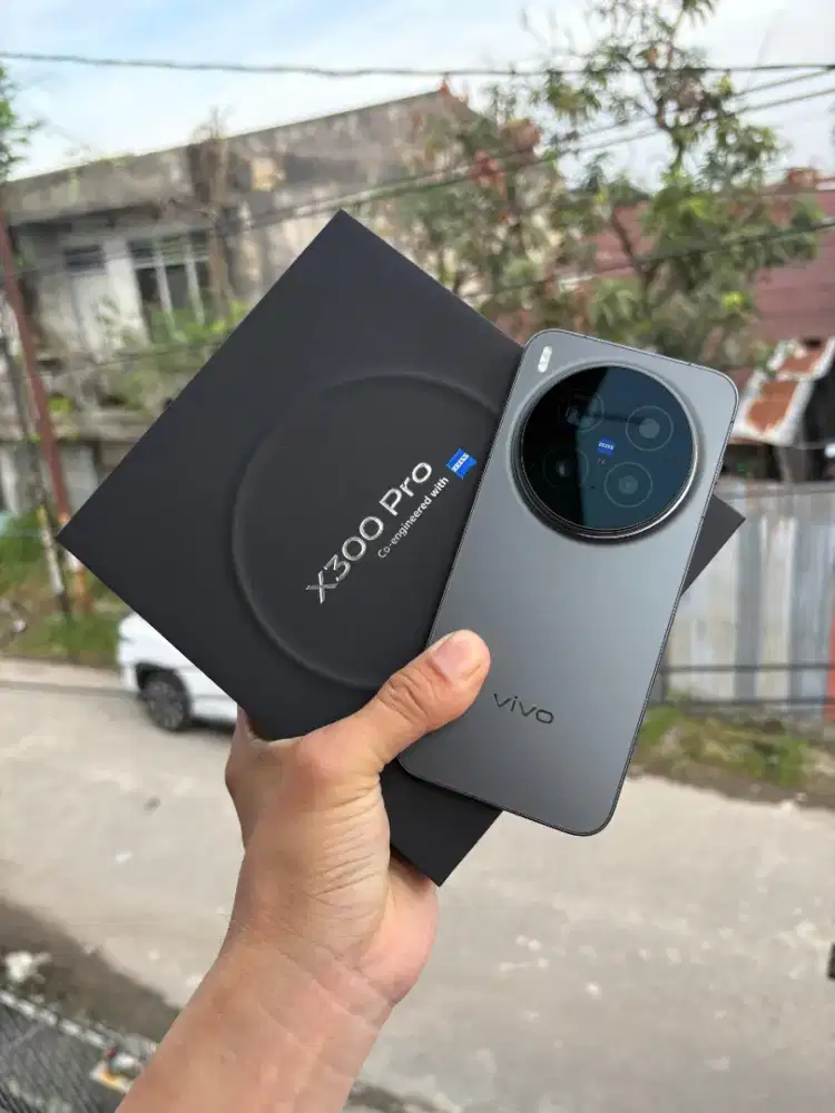 Vivo X300 Pro 5G Zeiss 16/512 Garansi Resmi Desember 2026