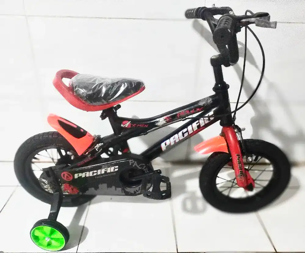 Sepeda merk Pacific ukuran 12,cock buat anak umur 2 tahun - 6 tahun