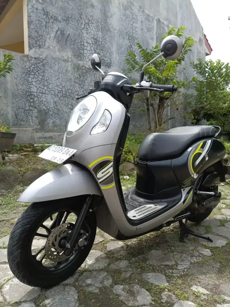 SCOOPY SPORTY ISTIMEWA