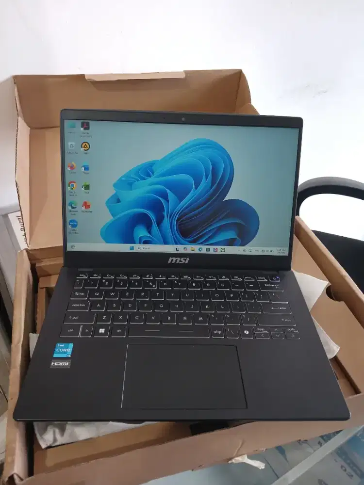 Laptop MSI modern 14 Intel Core I3-1215U Ram 8 Ssd 256