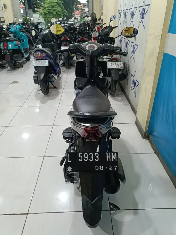 Putih glossy HONDA BEAT karburator 2012 istimewa km rendah